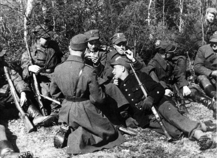 Powstańcy Wołynia: narodziny 27. Dywizji Piechoty AK w ogniu trzech wojen