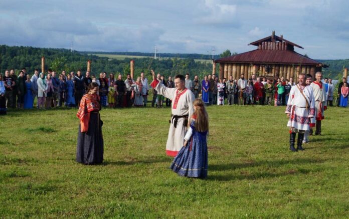 Słowiański panteon: dziura w fundamencie, której nie da się załatać romantycznym mitem