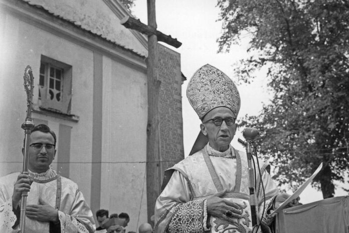 antoni_baraniak_ok ELIGERE.PL | 145 przesłuchań, zero zeznań. Arcybiskup Antoni Baraniak uratował Prymasa Stefana Wyszyńskiego przed stalinowskim procesem. Foto: Narodowe Archiwum Cyfrowe