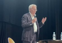 Krzysztof Baliński o kulisach ukrainizacji Polski. Zapraszamy na spotkanie ELIGERE.PL | Krzysztof Baliński podczas spotkania autorskiego. Foto: Capitalbook