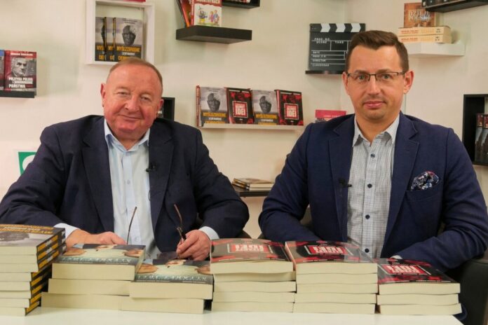 ELIGERE.PL | Stanisław Michalkiewicz i Jarosław Kornaś - bez mitów, bez nachalnego insurekcjonizmu, mesjanizmu i lewicowej wizji historii. Foto: Eligere.pl