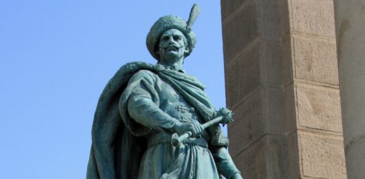 ELIGERE.PL | Pomnik Imre Thökölyego w Budapeszcie, w kolumnadzie Pomnika Tysiąclecia na Placu Bohaterów. Foto: Wikimedia Commons