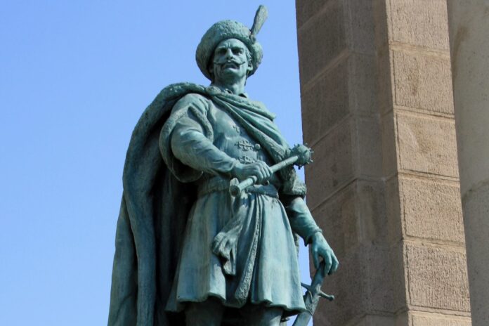 ELIGERE.PL | Pomnik Imre Thökölyego w Budapeszcie, w kolumnadzie Pomnika Tysiąclecia na Placu Bohaterów. Foto: Wikimedia Commons