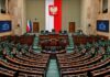 PSL żąda limitu kadencji dla posłów. „Trochę przewietrzyć Sejm” ELIGERE.PL | Pusta sala obrad Sejmu RP. Foto: AI