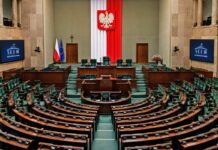 PSL żąda limitu kadencji dla posłów. „Trochę przewietrzyć Sejm” ELIGERE.PL | Pusta sala obrad Sejmu RP. Foto: AI