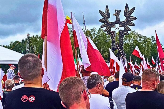 ELIGERE.PL | Pomnik „Rzeź Wołyńska” w Domostawie autorstwa Andrzeja Pityńskiego. Foto: Jacek Adamczyk /Eligere.pl