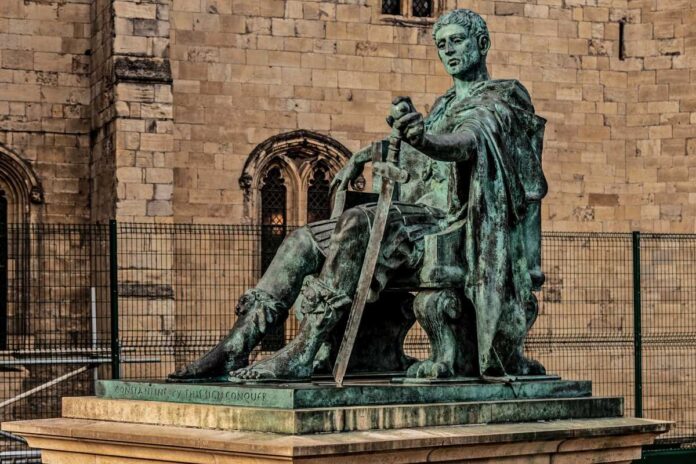 ELIGERE.PL | Pomnik Konstantyna Wielkiego - który miał darzyć Serdikę szczególną sympatią - w pobliżu historycznego York Minster w Anglii. Foto: Pexels